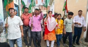 भाजपा नेत्री ममता शाक्य ने शहीद की पत्नी को शॉल ओढ़ाकर किया सम्मानित