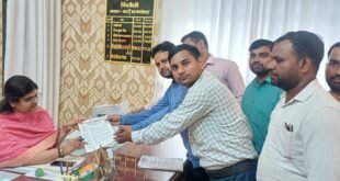 लेखपाल संघ ने काली पट्टी बांधकर जताया विरोध