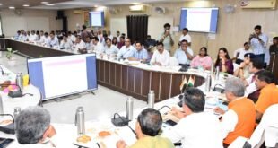 कांवड़ियों पर अधिक से अधिक पुष्पवर्षा कराने के निर्देश