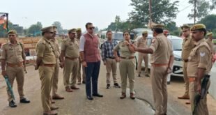 डीएम-एसएसपी ने कछला घाट का किया निरीक्षण