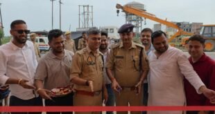 कांवड़ियों की सेवा में सजा भंडारा, पुलिस अफसरों ने किया शुभारंभ