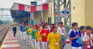 कक्षा से रेलवे स्टेशन तक: फ्यूचर लीडर्स स्कूल के विद्यार्थियों ने अनुभव से सीखा रेल संचालन