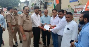 राजा सीकरी जाने से रोके गए कांग्रेसी, सौंपा ज्ञापन