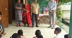 टीईटी अनिवार्यता के विरोध में शिक्षकों ने काली पट्टी बांधकर मनाया शिक्षक दिवस
