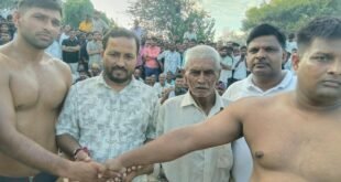 शिव मंदिर पर दो दिवसीय मेले में दंगल का आयोजन, पहलवानों ने दिखाए दांव-पेंच