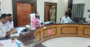 सीडीओ ने अधिकारियों को दिए कार्य में सुधार लाने के निर्देश