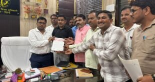 प्राथमिक शिक्षक संघ ने बीएसए को सौंपा ज्ञापन, शासनादेश लागू करने की मांग