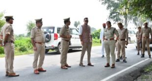 उघैती और फैजगंज बेहटा में हुए सड़क हादसों का डीएम-एसएसपी ने लिया जायजा
