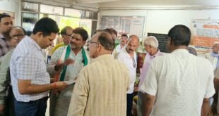 पेंशन में देरी को लेकर कांग्रेसियों ने विकास भवन पर किया प्रदर्शन