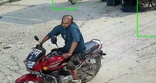 बैंक के सामने खड़ी बाइक चोरी, सीसीटीवी में कैद हुई घटना