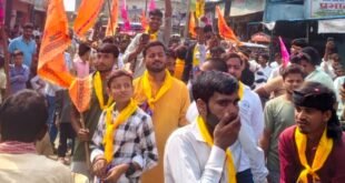 परसिया से मनौना धाम तक निकली भव्य निशान यात्रा, बगरैन में हुआ जोरदार स्वागत