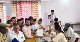 मांगों को लेकर मुख्य सचिव उत्तर प्रदेश शासन को संबोधित 8 सूत्रीय मांगों का ज्ञापन उप जिलाधिकारी प्रियंका गोयल को सौंपा।