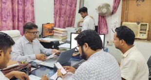 विभाग के अधिकारियों के साथ समीक्षा बैठक