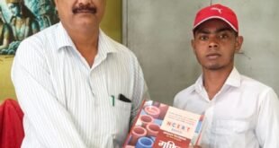 सिद्ध बाबा इंटर कॉलेज के प्रधानाचार्य ने पेश की मानवता की मिसाल, सड़क हादसे में अनाथ हुए छात्र की शिक्षा ली गोद