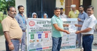 स्टेशनों और रेलवे कॉलोनियों में चलाया स्वच्छता जागरूकता अभियान