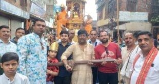 बिल्सी में धूमधाम से निकाली गई तीर्थंकर चंद्रप्रभू की शोभायात्रा