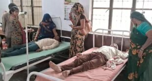 कैंटर की टक्कर से ई-रिक्शा क्षतिग्रस्त, दो लोग गंभीर घायल