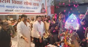 मढ़ई चौक पर आबिद रजा ने पुष्प वर्षा कर श्रीराम बारात का किया स्वागत