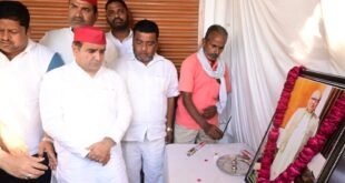 सांसद धर्मेंद्र यादव ने शोकाकुल परिवार से मिलकर जताई संवेदना