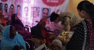 नवरात्रि पर वृद्धाश्रम में बुजुर्ग महिलाओं को बांटीं साड़ियां व खाद्य सामग्री, मिशन शक्ति के तहत किया जागरूक